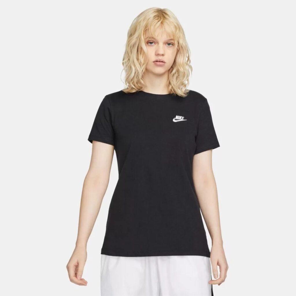 CAMISETA NIKE FEMININA  BASICA - PRETO