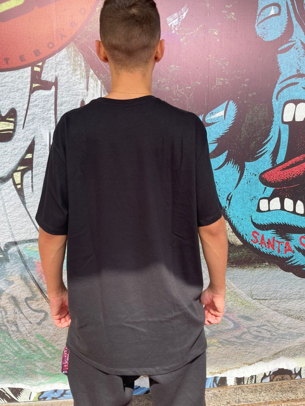 CAMISETA KOST SKATE LOGO AZUL - PRETO - Image 2
