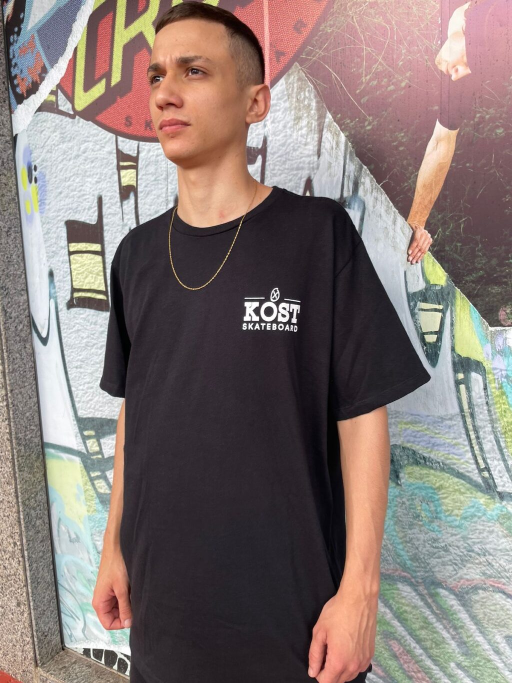 CAMISETA KOST SKATE LOGO BRANCO - PRETO - Image 2