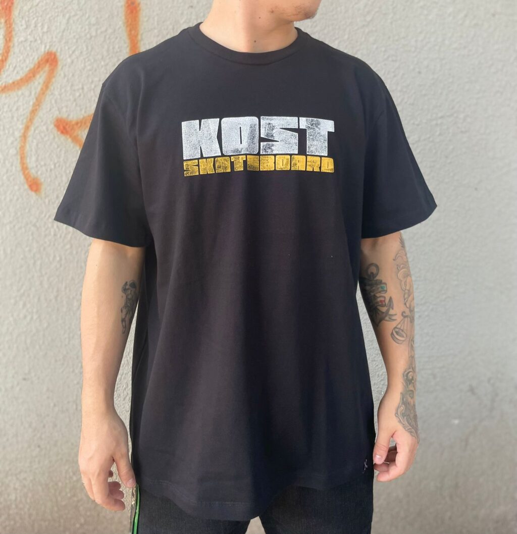 CAMISETA  KOST LOGO  - PRETO