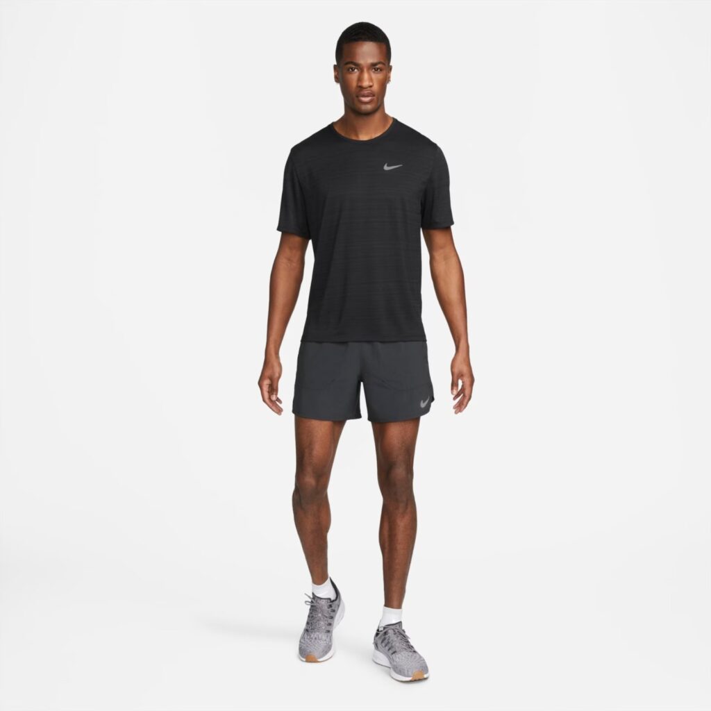 CAMISETA NIKE DRI - FIT MILER - PRETO - Image 6