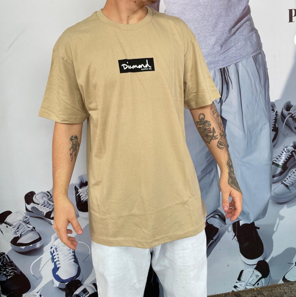 CAMISETA  DIAMOND OG MINI BOX TEE - BEGE