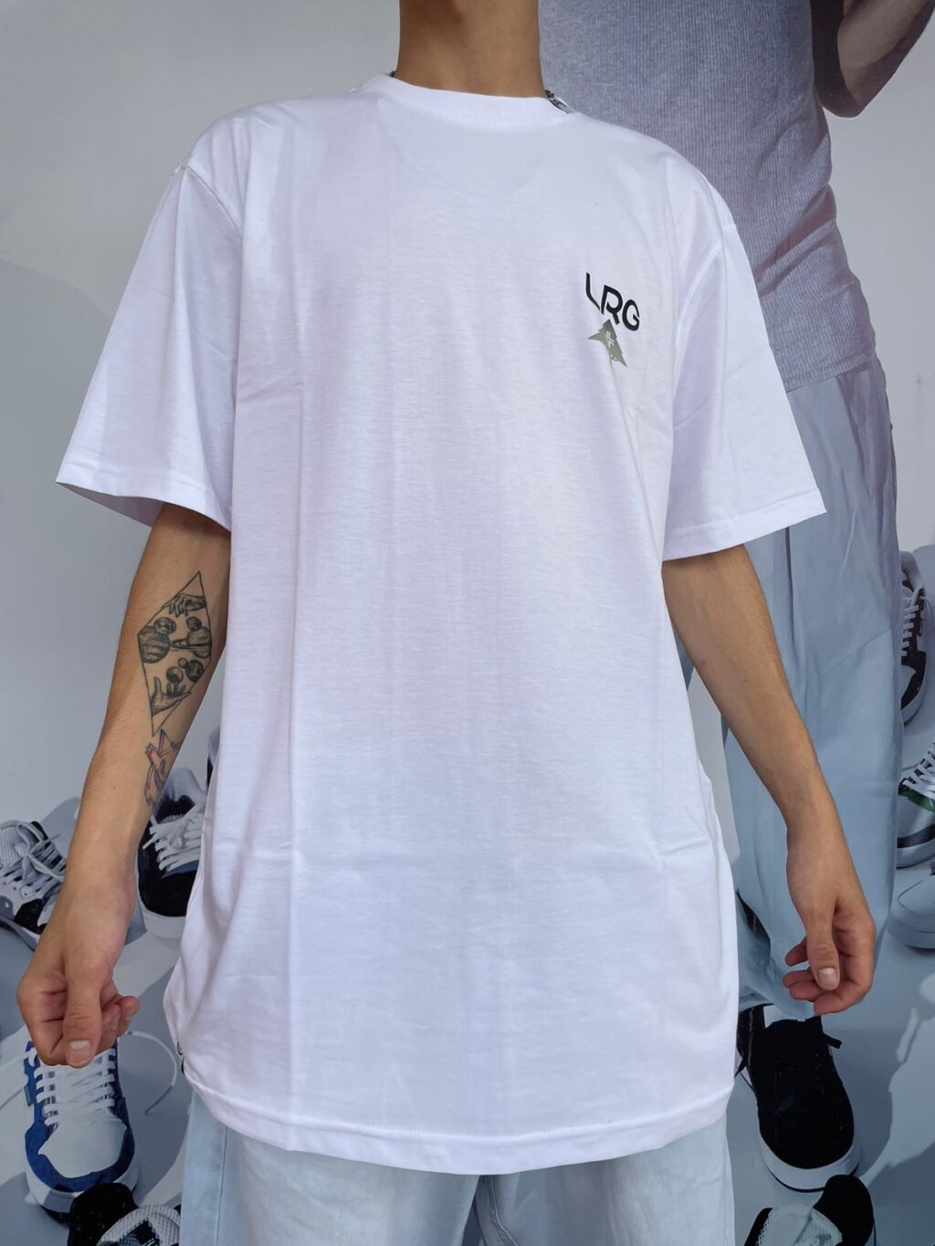 CAMISETA LRG LOGO PLUS - BRANCO