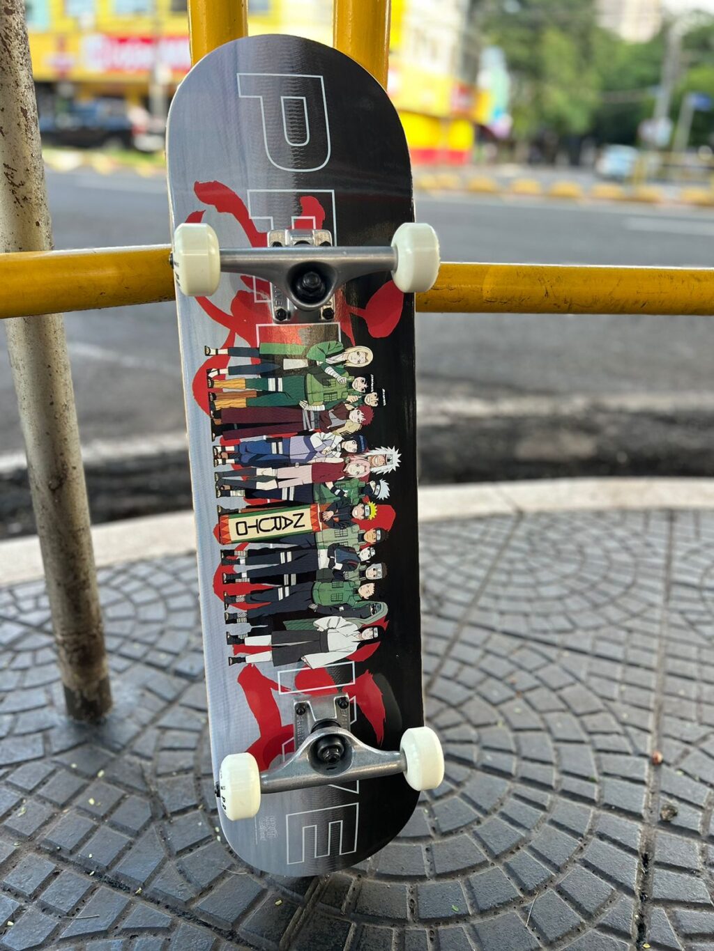 SKATE MONTADO MARFIM PRIMITIVE - NARUTO