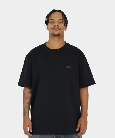 CAMISETA WATS OVERSIZED  LOGO BATOM RELEVO- PRETO
